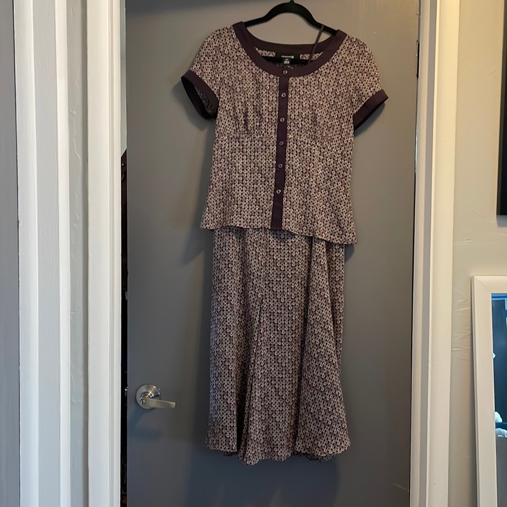 Jones wear petite, 3 piece skirt, top, and cam.
